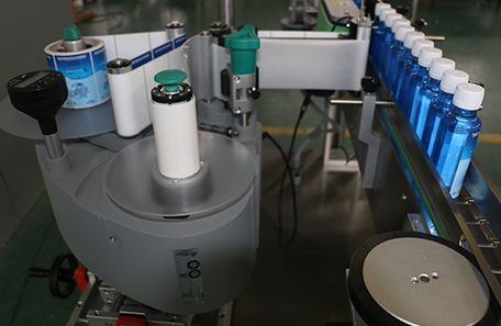 立式圓瓶滴管貼標(biāo)機(jī)