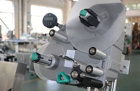 臥式真空管貼標機