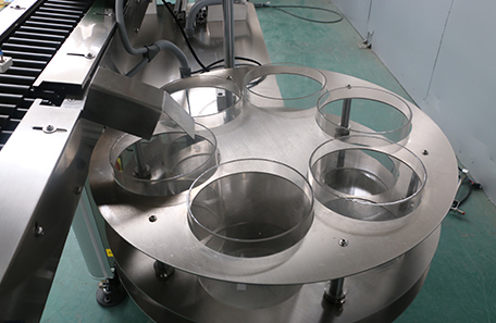 臥式小膠水瓶貼標(biāo)機