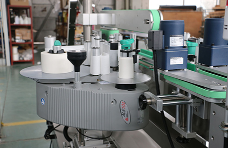 洗發水雙面貼標機