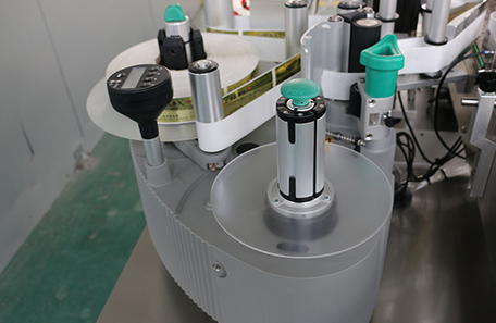 圓瓶定位貼標機