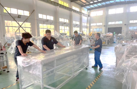 某國際知名高端美妝品牌定制模具雙標站平面貼標機定制圖 某國際知名高端美妝品牌定制模具雙標站平面貼標機